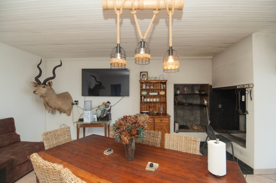 6 Bedroom Property for Sale in Beachview Eastern Cape